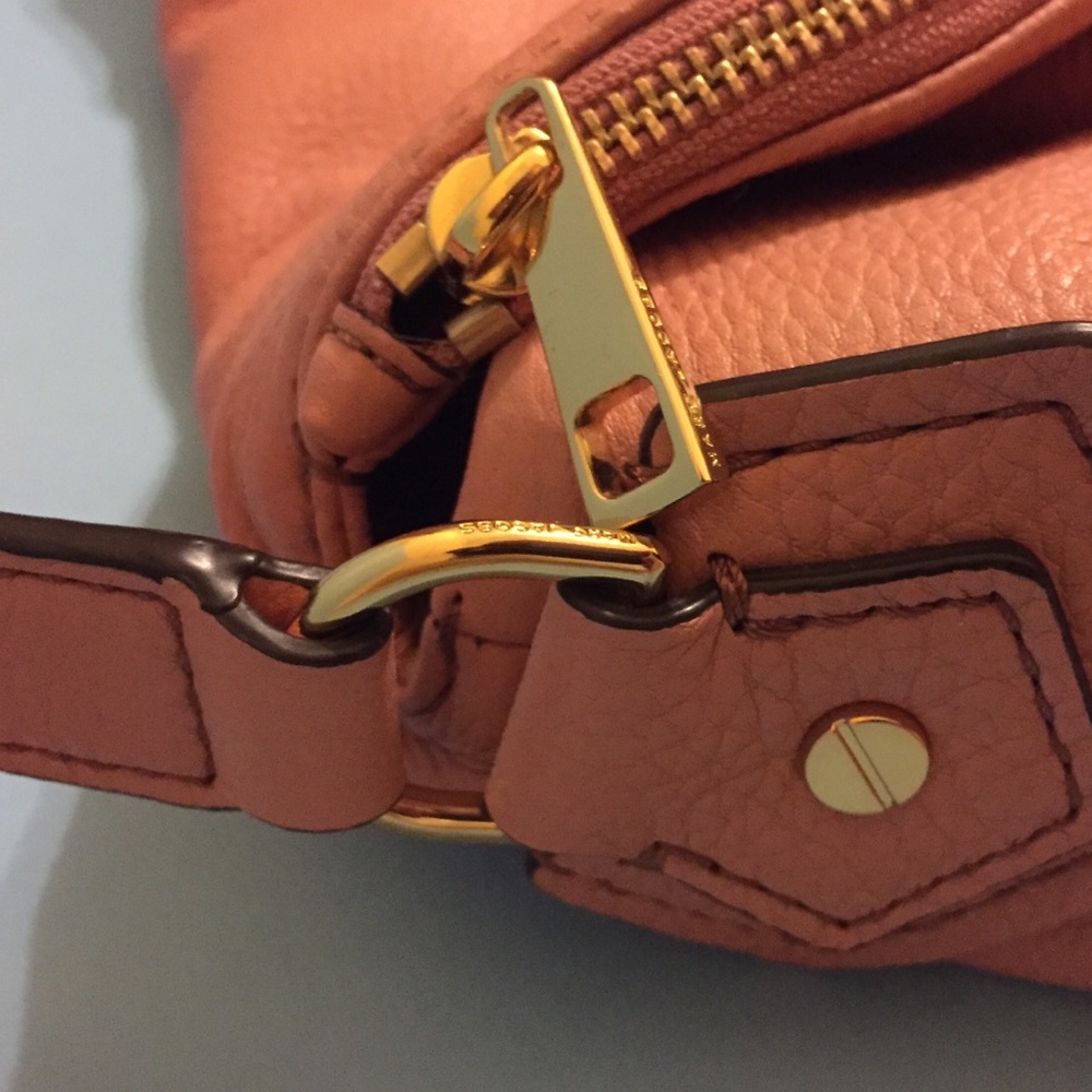 MARC JACOBS large  CLASSIC MESSENGER BAG- EUC - Picture 5 of 9